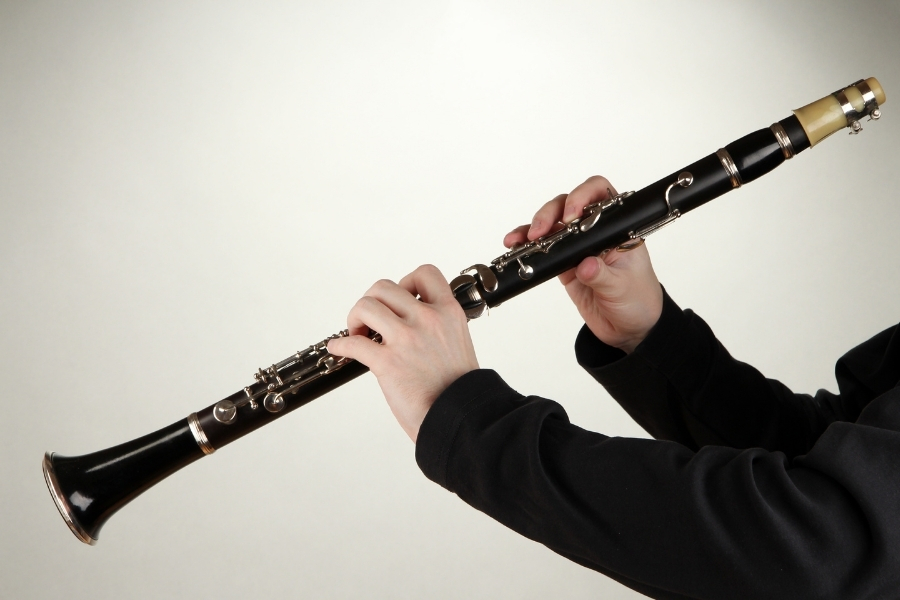 Three deals woodwind instruments